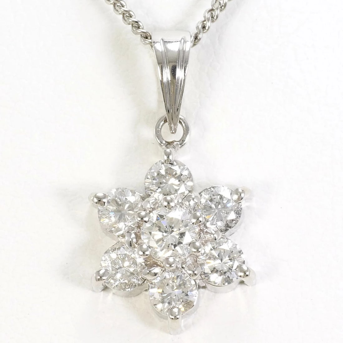 PT850 PLATINUM NECKLACE WITH DIAMOND: PT850 Platinum Necklace with Diamond Brand: Unbranded Type/Style: Necklace Material: Platinum 850, Main Stone Natural Color: Platinum Size: Length: 40cm Accessories: None Accessories Notic