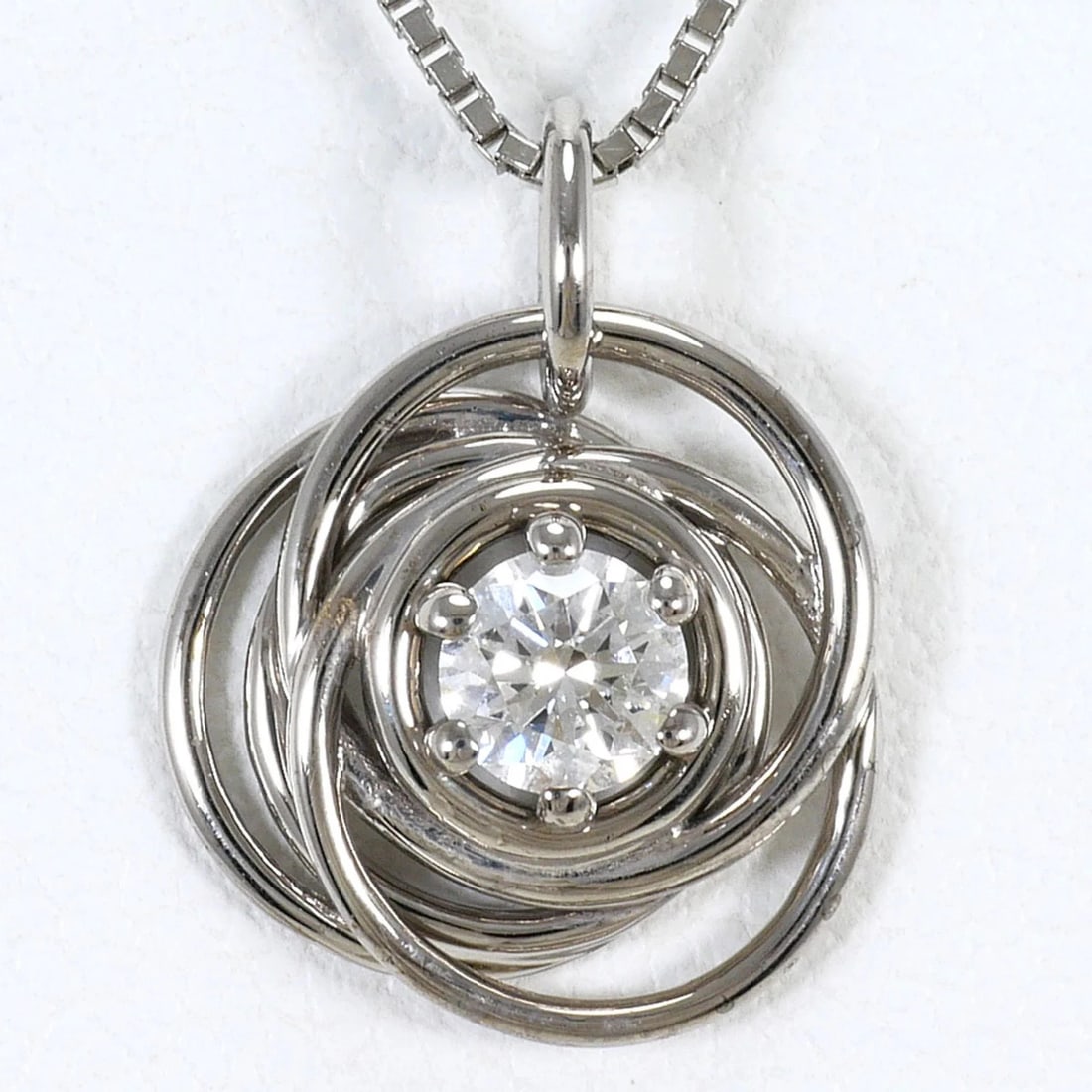18K (18-KARAT WHITE GOLD) NECKLACE WITH DIAMOND: 18K (18-karat white gold) necklace with diamond Brand: Unbranded Type/Style: Necklace Material: White gold (18K), Main Stone Natural Color: White gold Size: Length: 47cm Accessories: None