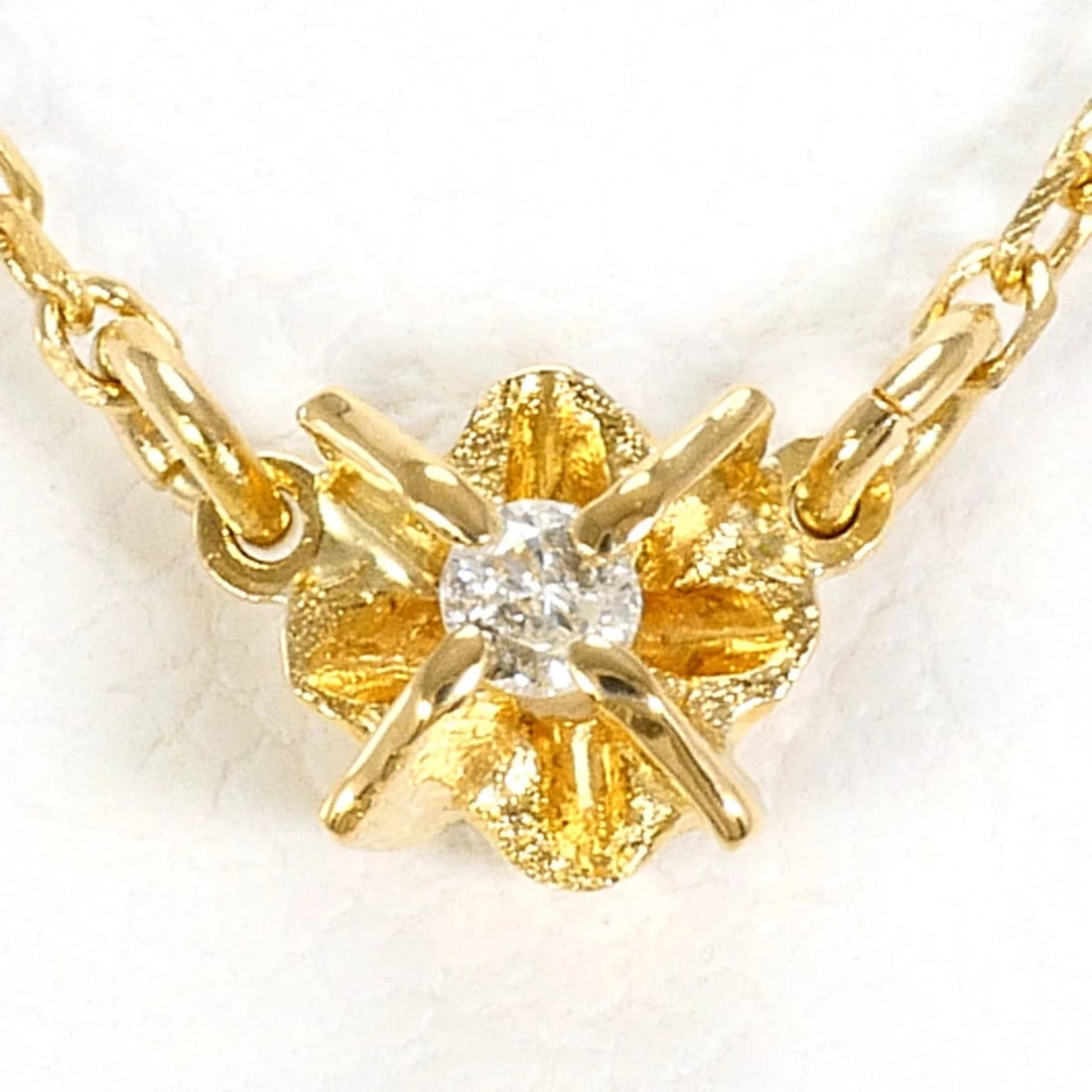 18K (18-KARAT) YELLOW GOLD NECKLACE WITH DIAMOND: 18K (18-karat) Yellow Gold Necklace with Diamond Brand: Unbranded Type/Style: Necklace Material: Yellow gold (18K), Main Stone Natural Color: Yellow gold Size: Length: 38cm Accessories: None