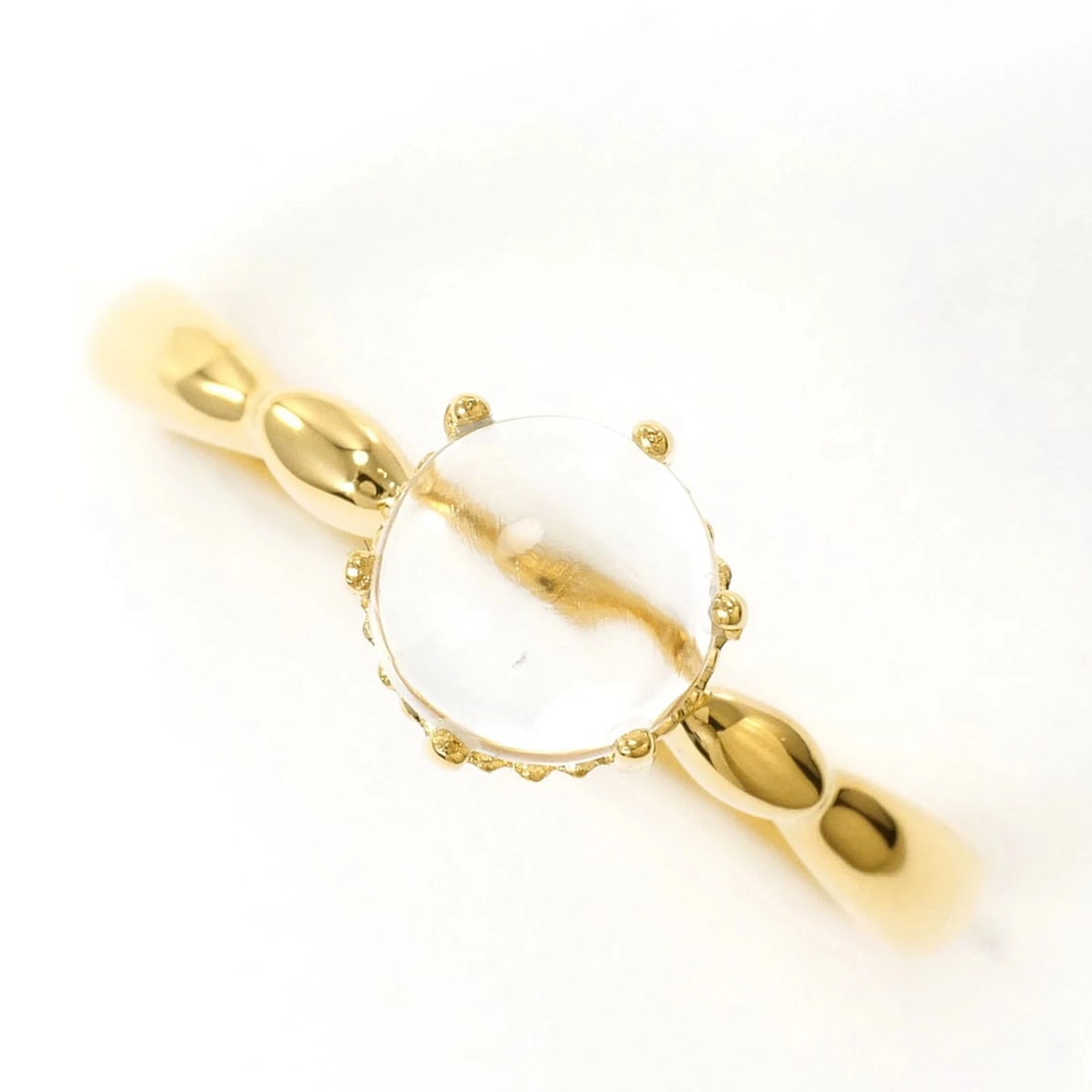 18K (18-KARAT) YELLOW GOLD RING WITH QUARTZ STONE: 18K (18-karat) Yellow Gold Ring with Quartz Stone Brand: Unbranded Type/Style: Band ring Material: Yellow gold (18K), Main Stone Quartz Color: Yellow gold Size: US 6 Accessories: None Acce