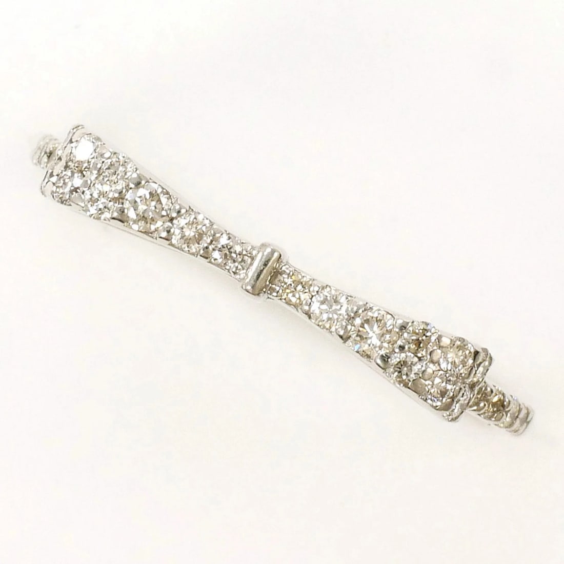 PT900 PLATINUM RING WITH DIAMOND: PT900 Platinum Ring with Diamond Brand: Unbranded Type/Style: Band ring Material: Platinum 900, Main Stone Natural Color: None Size: US 3.5 Accessories: None Accessories Notice: When purchasing