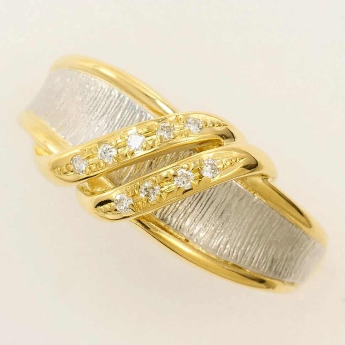 PT900 PLATINUM 18K YELLOW GOLD RING WITH DIAMOND: PT900 Platinum 18K Yellow Gold Ring with Diamond Brand: Unbranded Type/Style: Band ring Material: Platinum 900, Yellow gold (18K), Main Stone Natural Color: Platinum, Yellow gold Size: US 8 Access