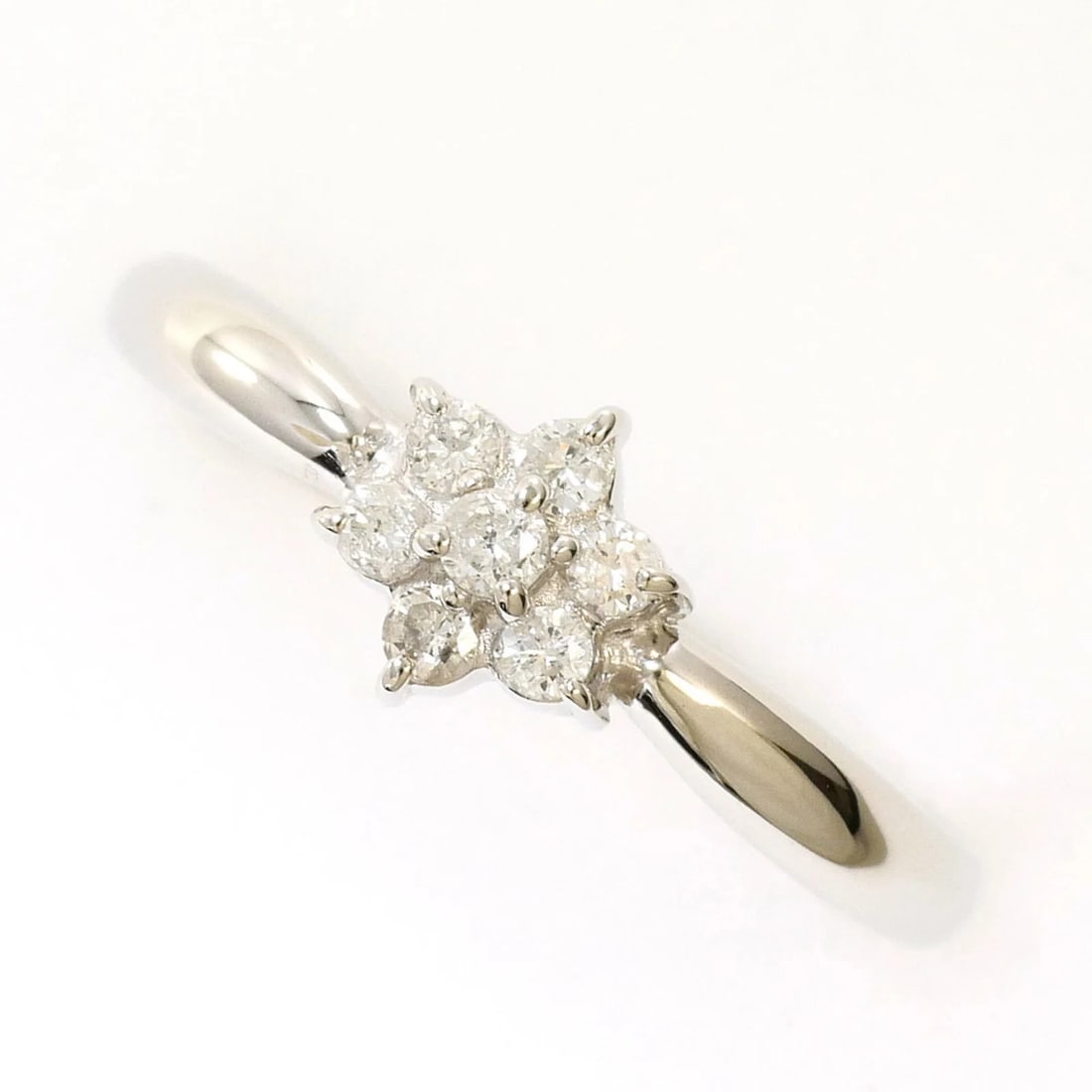 PT900 PLATINUM RING WITH DIAMOND: PT900 Platinum Ring with Diamond Brand: Unbranded Type/Style: Band ring Material: Platinum 900, Main Stone Natural Color: Platinum Size: US 6.5 Accessories: None Accessories Notice: When p