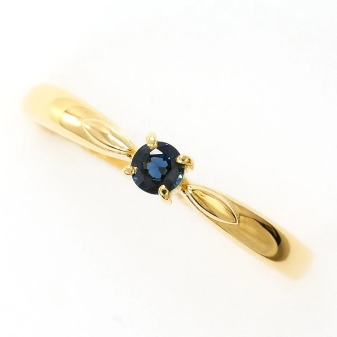18K (18-KARAT) YELLOW GOLD RING WITH SAPPHIRE: 18K (18-karat) Yellow Gold Ring with Sapphire Brand: Unbranded Type/Style: Band ring Material: Yellow gold (18K), Main Stone Natural Color: Yellow gold Size: US 7 Accessories: None Accesso