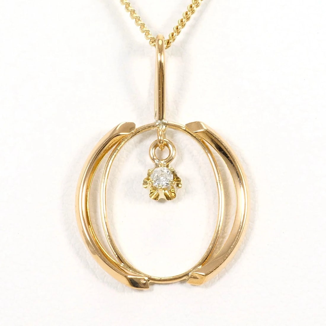 18K (18-KARAT) YELLOW GOLD NECKLACE WITH DIAMOND: 18K (18-karat) Yellow Gold Necklace with Diamond Brand: Unbranded Type/Style: Necklace Material: Yellow gold (10K), Yellow gold (18K), Main Stone Natural Color: Yellow gold Size: Length: 50cm Acce