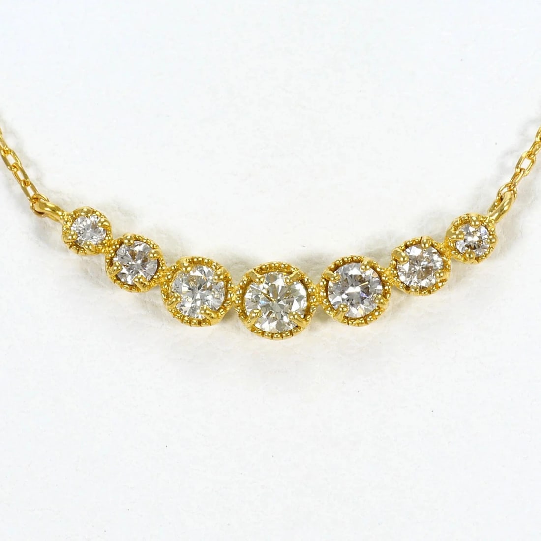 18K (18-KARAT) YELLOW GOLD NECKLACE WITH DIAMOND: 18K (18-karat) Yellow Gold Necklace with Diamond Brand: Unbranded Type/Style: Necklace Material: Yellow gold (18K), Main Stone Natural Color: Yellow gold Size: Length: 41cm Accessories: None <