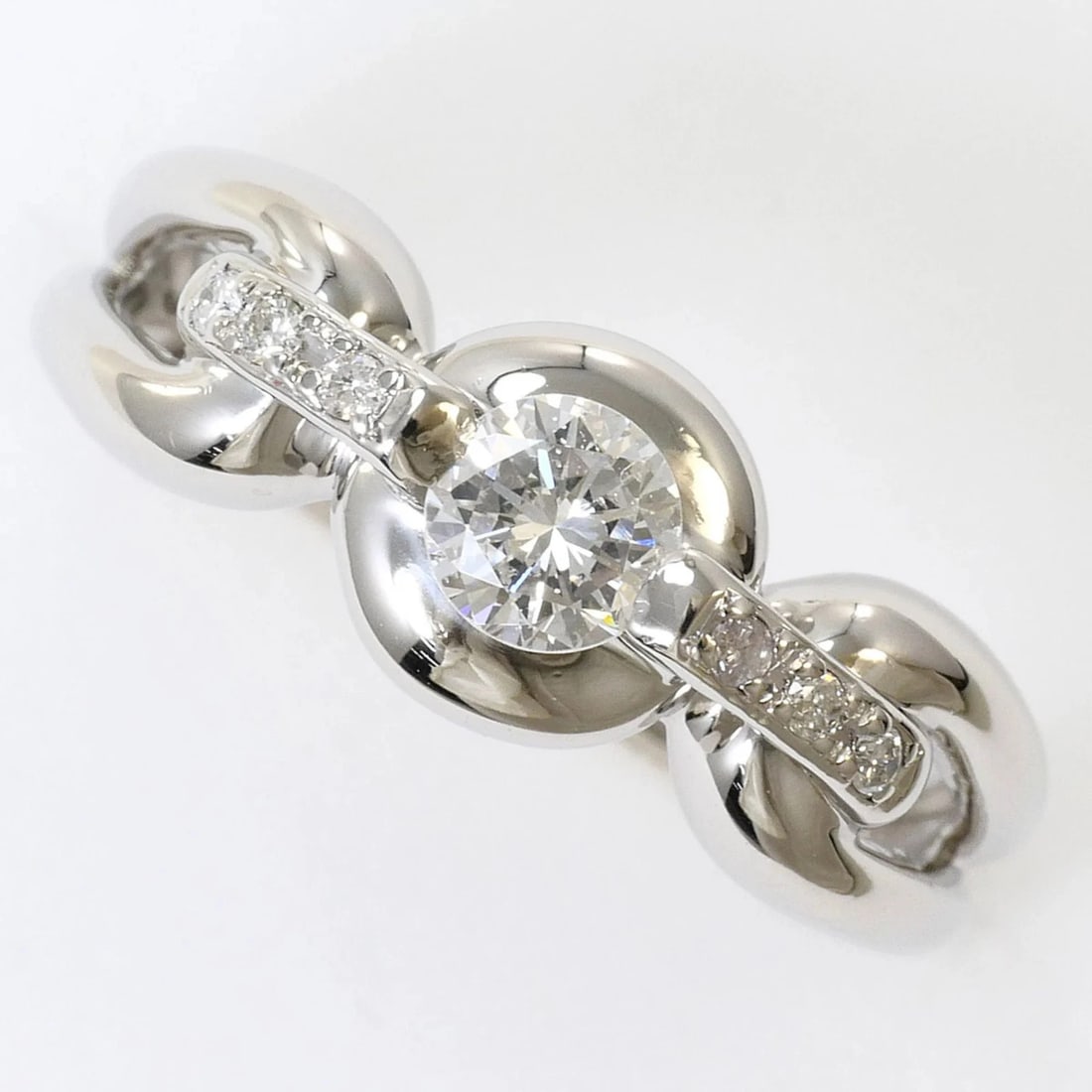 PT900 PLATINUM RING WITH DIAMOND: PT900 Platinum Ring with Diamond Brand: Unbranded Type/Style: Band ring Material: Platinum 900, Main Stone Natural Color: Platinum Size: US 4.5 Accessories: None Accessories Notice: When purchasing