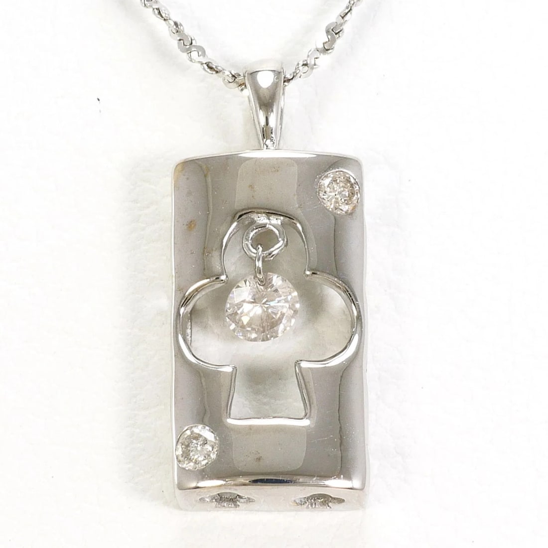 18K (18-KARAT WHITE GOLD) NECKLACE WITH DIAMOND: 18K (18-karat white gold) necklace with diamond Brand: Unbranded Type/Style: Necklace Material: White gold (18K), Main Stone Natural Color: White gold Size: Length: 40cm Accessories: None