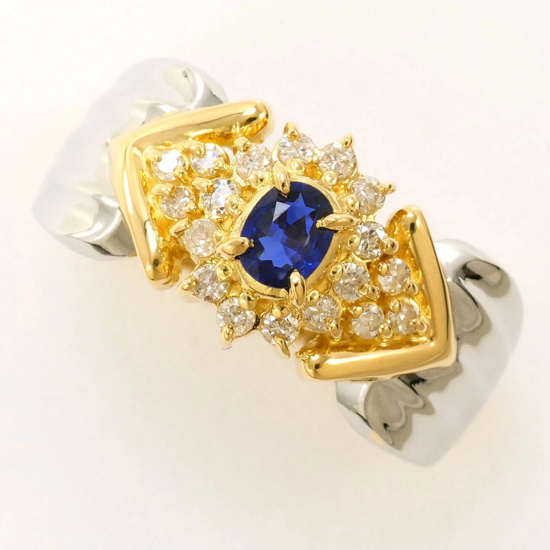PT900 PLATINUM 18K YELLOW GOLD RING WITH SAPPHIRE AND DIAMOND: PT900 Platinum 18K Yellow Gold Ring with Sapphire and Diamond Brand: Unbranded Type/Style: Band ring Material: Platinum 900, Yellow gold (18K), Main Stone Natural Color: Platinum, Yellow gold Size: