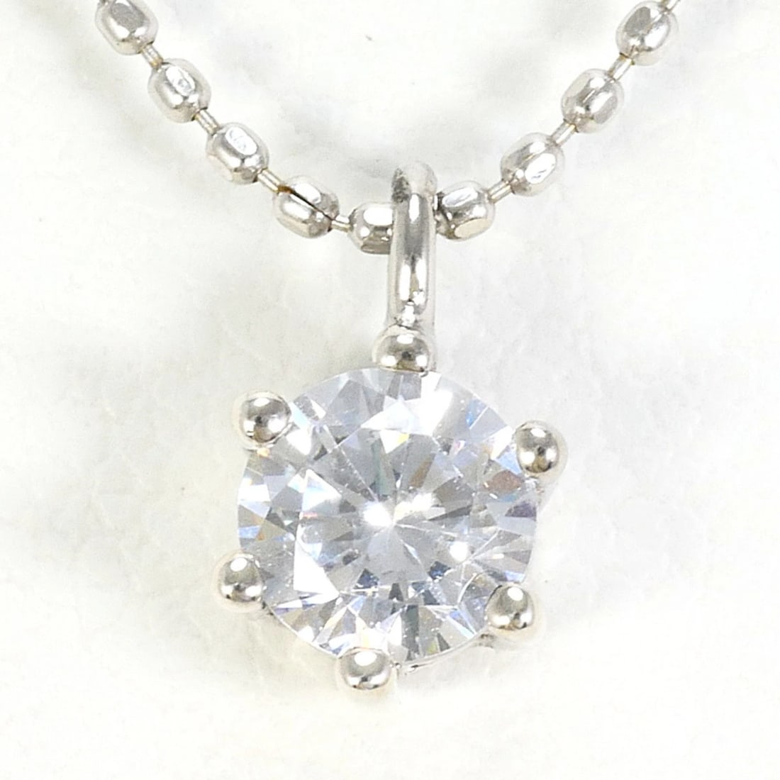 SILVER 18K WG WHITE GOLD NECKLACE WITH ZIRCONIA: Silver 18K WG White Gold Necklace with Zirconia Brand: Unbranded Type/Style: Necklace Material: Silver, White gold (18K), Main Stone Natural Color: Silver, White gold Size: Length: 45cm Accessorie
