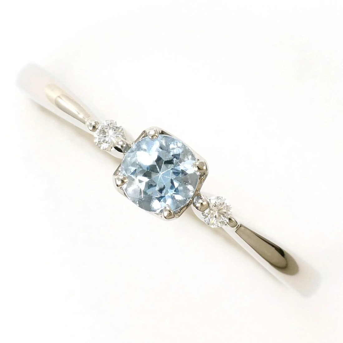 PT900 PLATINUM RING, AQUAMARINE , DIAMOND: PT900 Platinum Ring, Aquamarine , Diamond Brand: Unbranded Type/Style: Band ring Material: Platinum 900, Main Stone Aquamarine, Natural Color: Platinum Size: US 6 Accessories: None Accesso