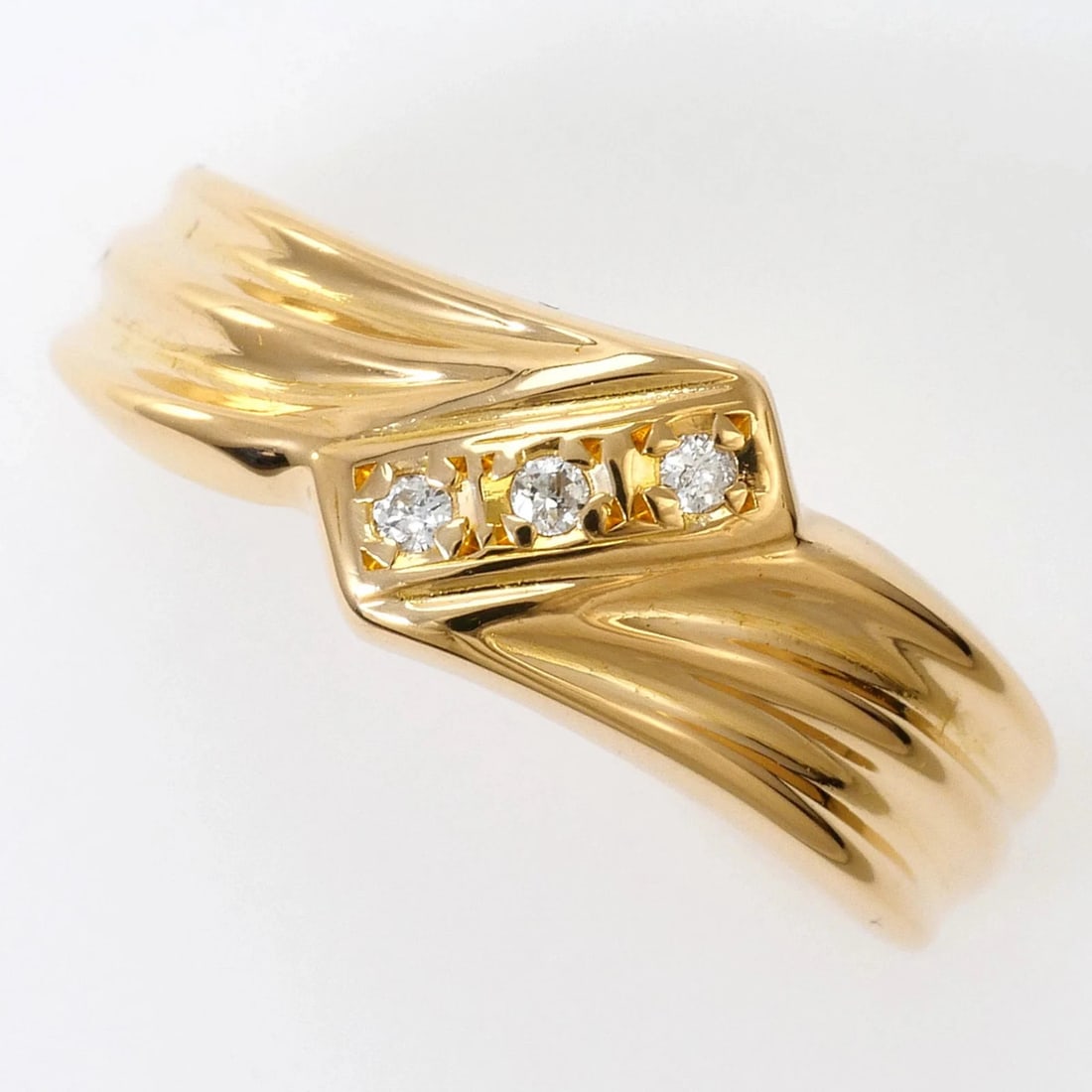 18K (18-KARAT) YELLOW GOLD RING WITH 1 DIAMOND: 18K (18-karat) Yellow Gold Ring with 1 Diamond Brand: Unbranded Type/Style: Band ring Material: Yellow gold (18K), Main Stone Natural Color: Yellow gold Size: US 6 Accessories: None Access