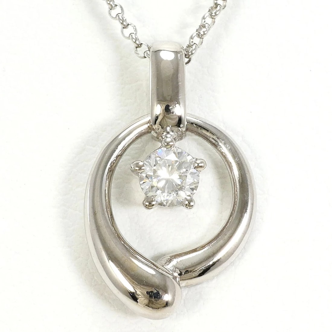 18K (18-KARAT WHITE GOLD) NECKLACE WITH DIAMOND: 18K (18-karat white gold) necklace with diamond Brand: Unbranded Type/Style: Necklace Material: White gold (18K), Main Stone Natural Color: White gold Size: Length: 41cm Accessories: None