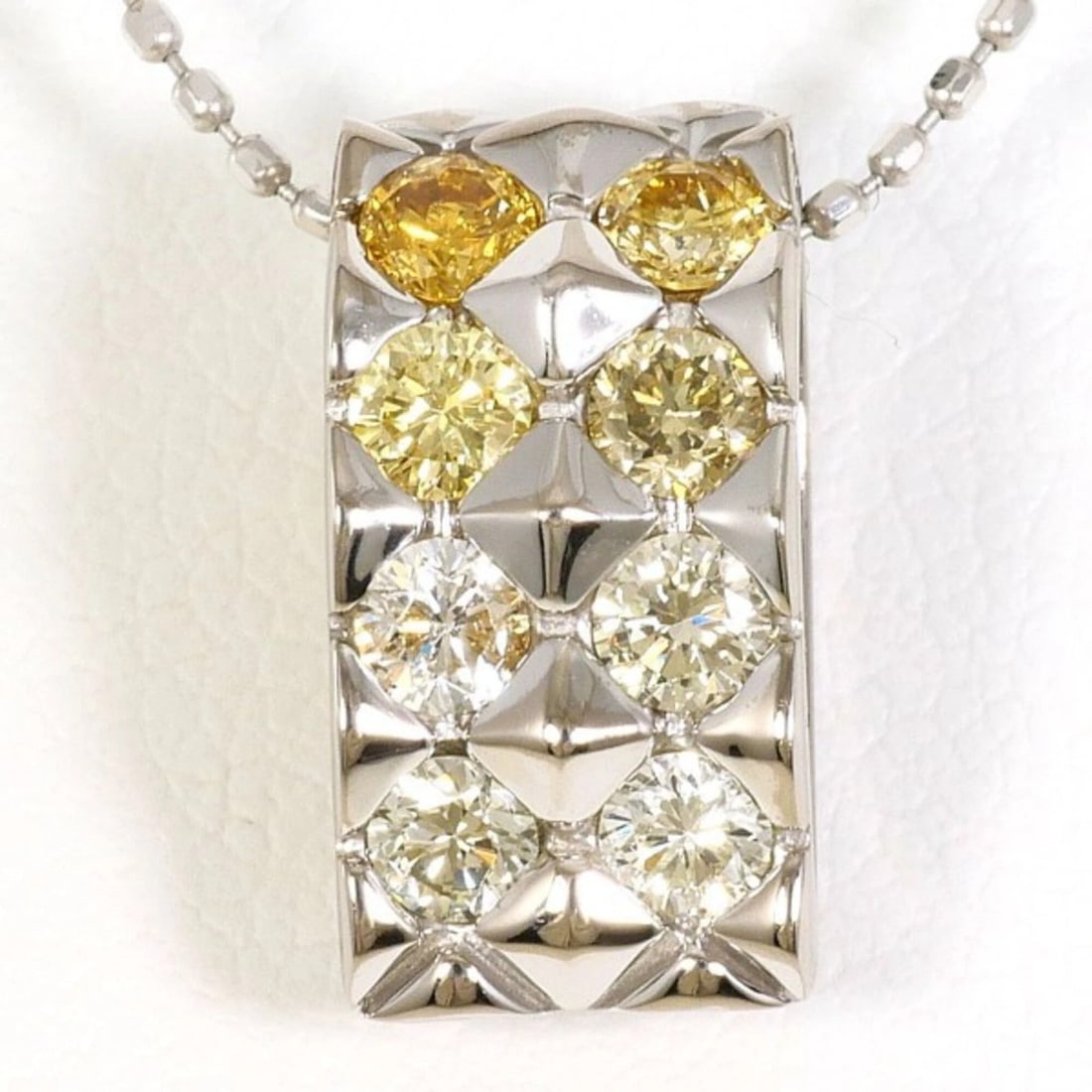 18K (18-KARAT WHITE GOLD) NECKLACE WITH YELLOW DIAMONDS: 18K (18-karat white gold) necklace with yellow diamonds Brand: Unbranded Type/Style: Necklace Material: White gold (18K), Main Stone Natural Color: White gold Size: Length: 40cm Accessories: None