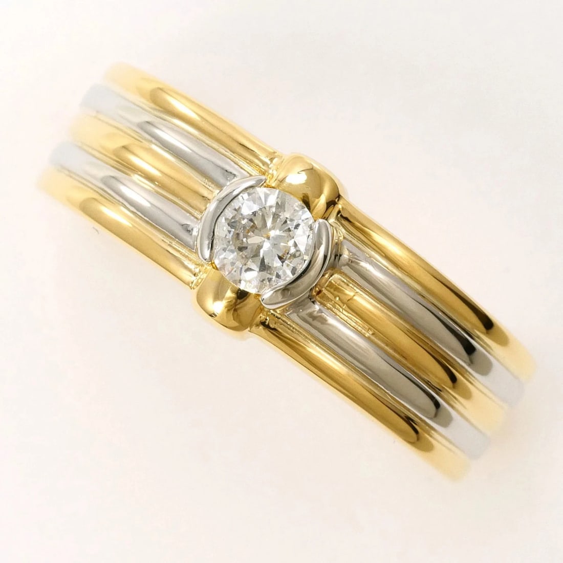 PT900 PLATINUM 18K YELLOW GOLD RING WITH DIAMOND: PT900 Platinum 18K Yellow Gold Ring with Diamond Brand: Unbranded Type/Style: Band ring Material: Platinum 900, Yellow gold (18K), Main Stone Natural Color: Platinum, Yellow gold Size: US 6.5 Acce