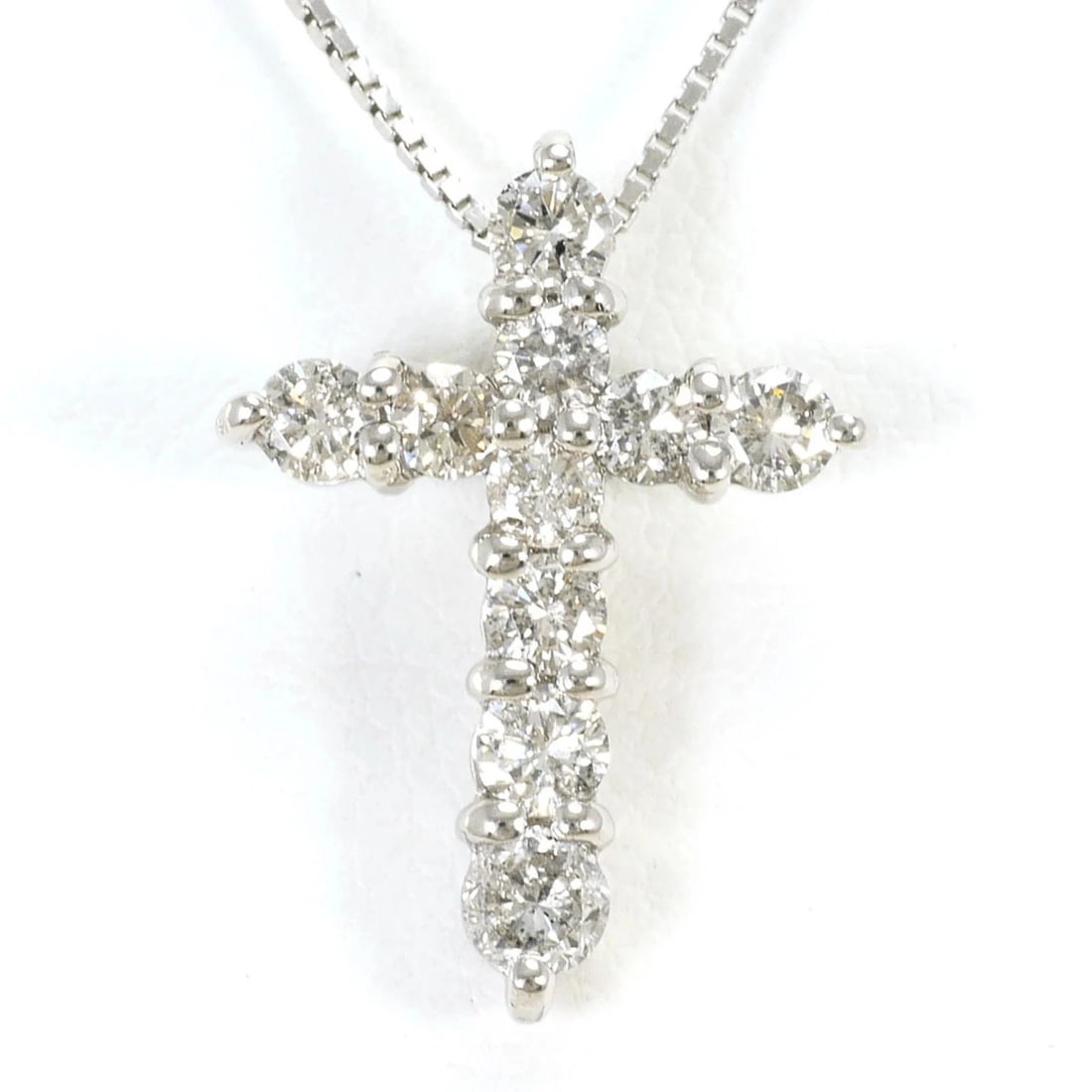 PT900 PLATINUM / PT850 NECKLACE WITH DIAMOND: PT900 Platinum / PT850 Necklace with Diamond Brand: Unbranded Type/Style: Necklace Material: Platinum 850, Platinum 900, Main Stone Natural Color: Platinum Size: Length: 40cm Accessories: None