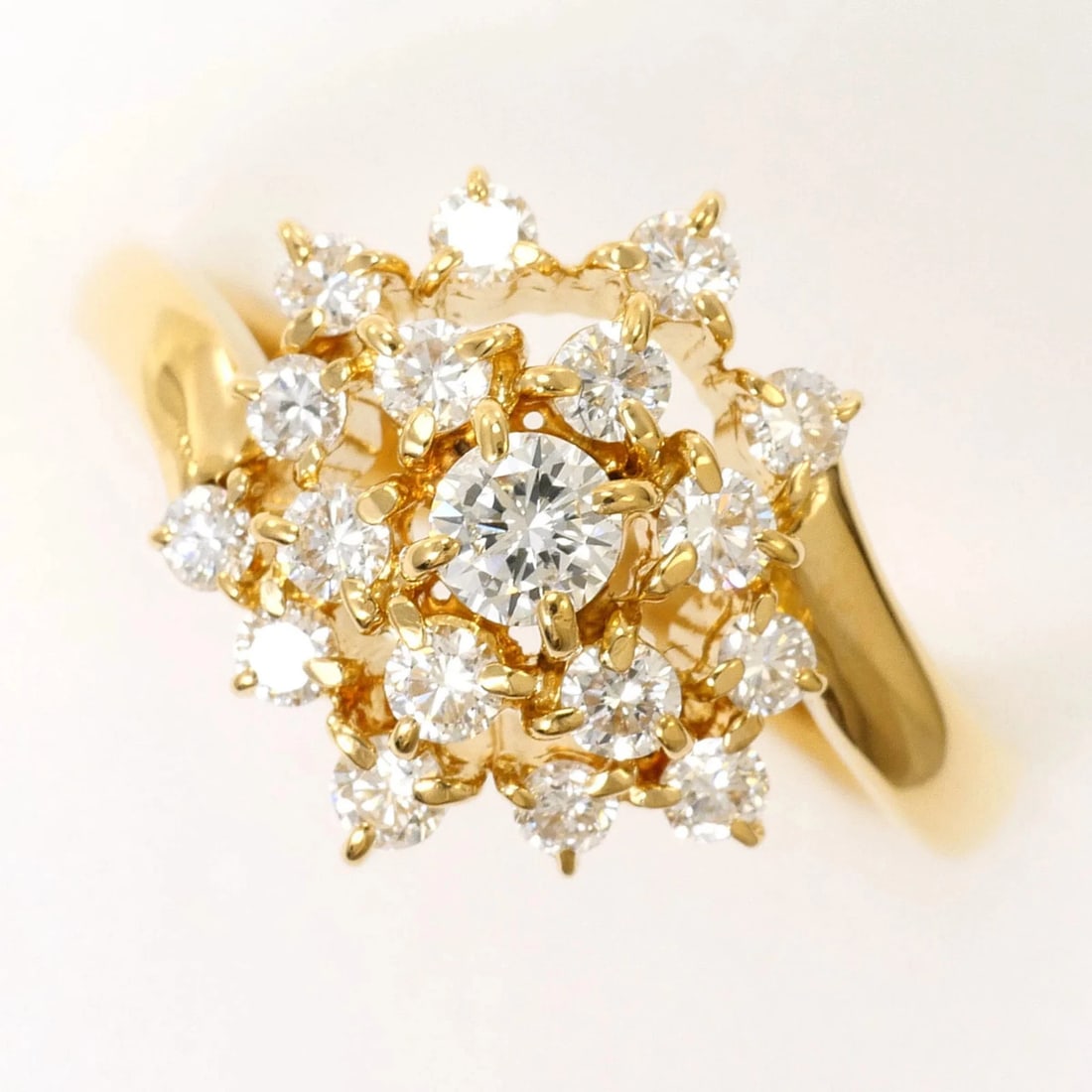 18K (18-KARAT) YELLOW GOLD RING WITH DIAMOND: 18K (18-karat) Yellow Gold Ring with Diamond Brand: Unbranded Type/Style: Band ring Material: Yellow gold (18K), Main Stone Natural Color: Yellow gold Size: US 6 Accessories: None Accessor