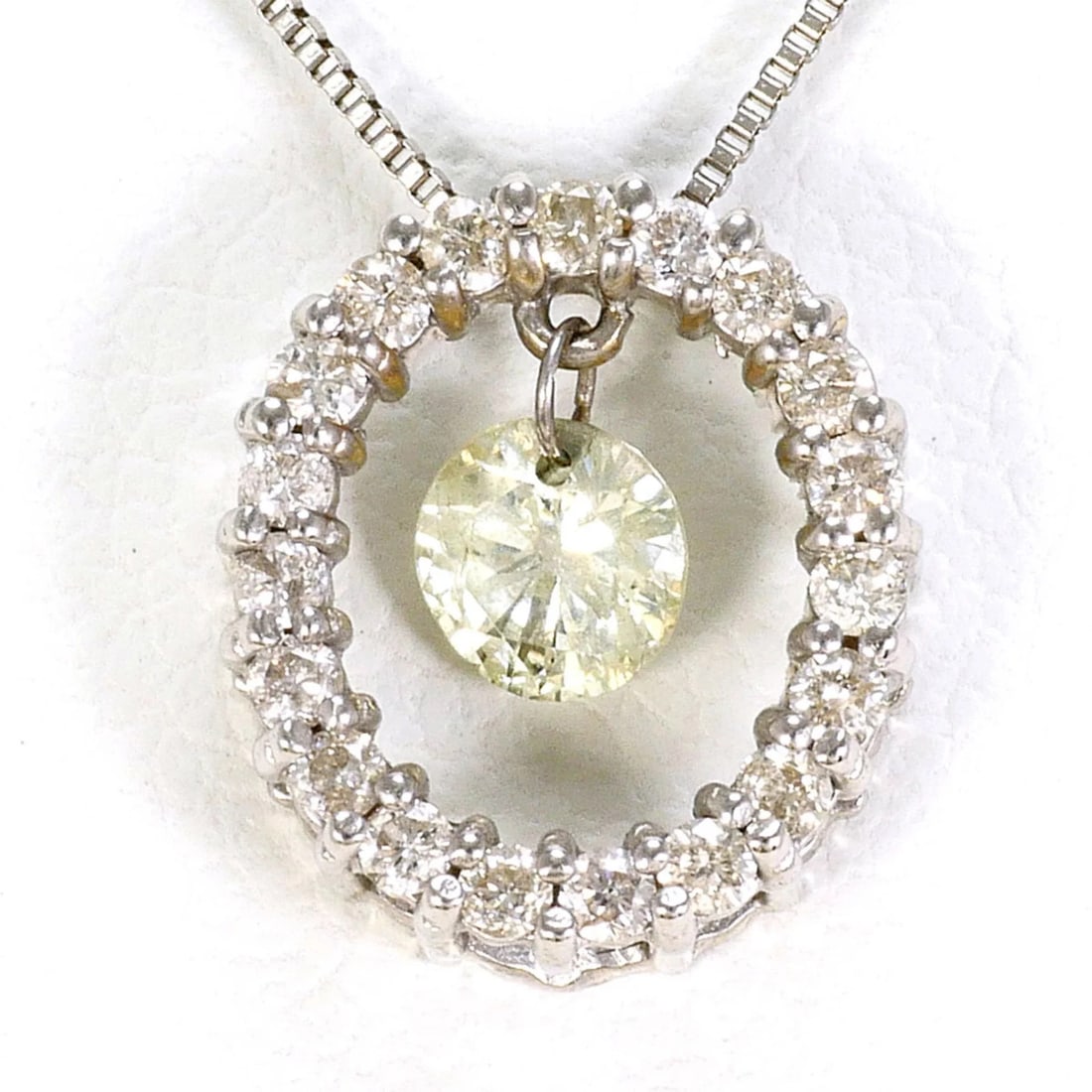 18K (18-KARAT WHITE GOLD) NECKLACE WITH DIAMOND: 18K (18-karat white gold) necklace with diamond Brand: Unbranded Type/Style: Necklace Material: White gold (18K), Main Stone Natural Color: White gold Size: Length: 42cm Accessories: None