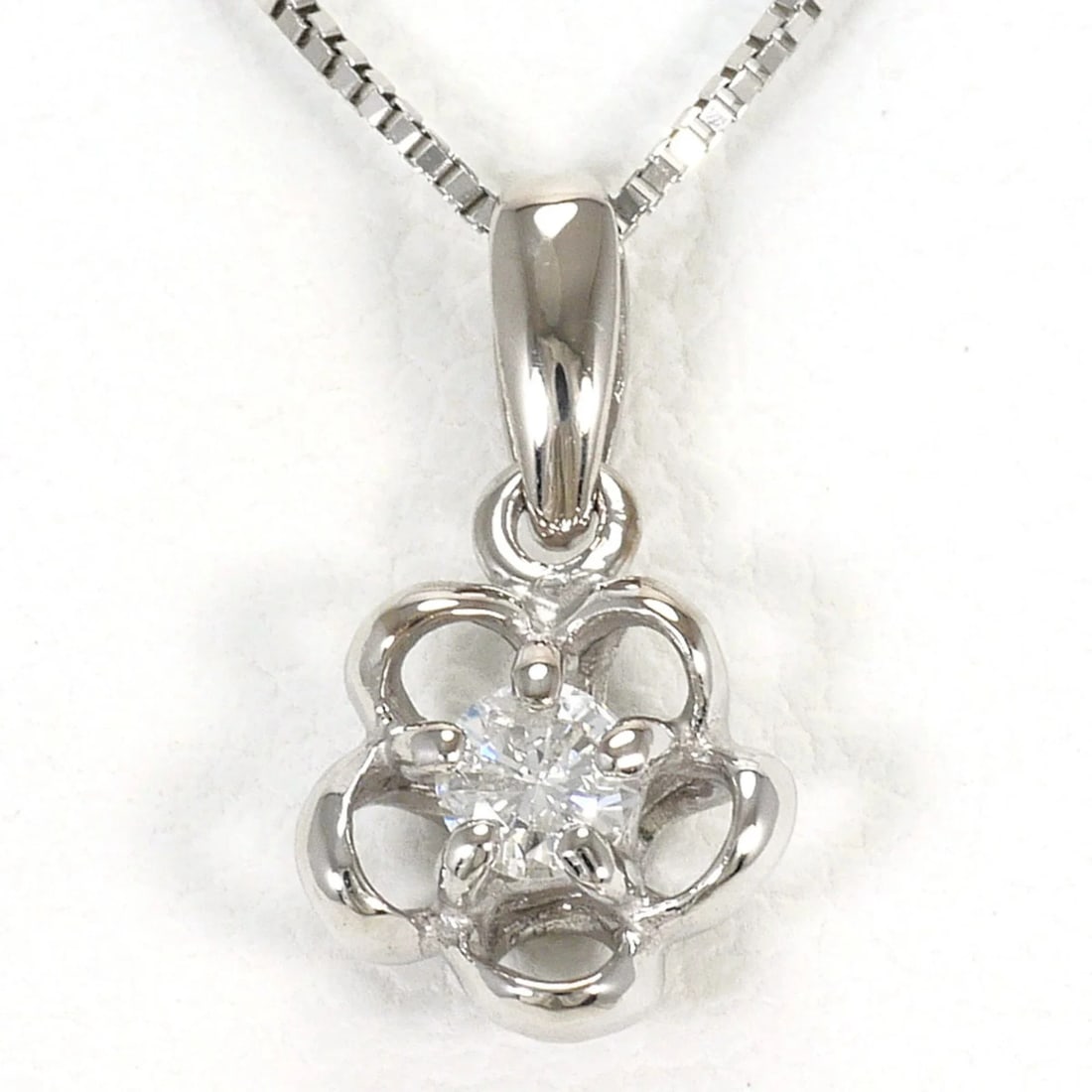 K14 14K WG WHITE GOLD NECKLACE WITH DIAMOND: K14 14K WG White Gold Necklace with Diamond Brand: Unbranded Type/Style: Necklace Material: White gold (14K), Main Stone Natural Color: White gold Size: Length: 39cm Accessories: None Acce