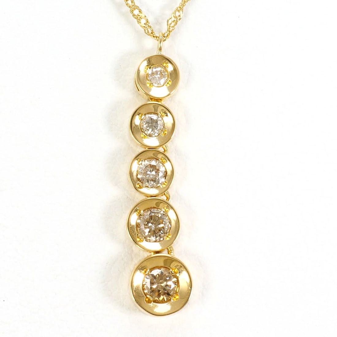 18K (18-KARAT) YELLOW GOLD NECKLACE WITH BROWN DIAMOND: 18K (18-karat) Yellow Gold Necklace with Brown Diamond Brand: Unbranded Type/Style: Necklace Material: Yellow gold (18K), Main Stone Natural Color: Brown, Yellow gold Size: Length:42cm Accessories