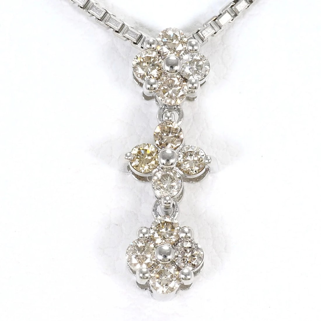 PT900 PLATINUM / PT850 NECKLACE WITH BROWN DIAMOND: PT900 Platinum / PT850 Necklace with Brown Diamond Brand: Unbranded Type/Style: Necklace Material: Platinum 850, Platinum 900, Main Stone Natural Color: Brown, Platinum Size: Length: 40cm
