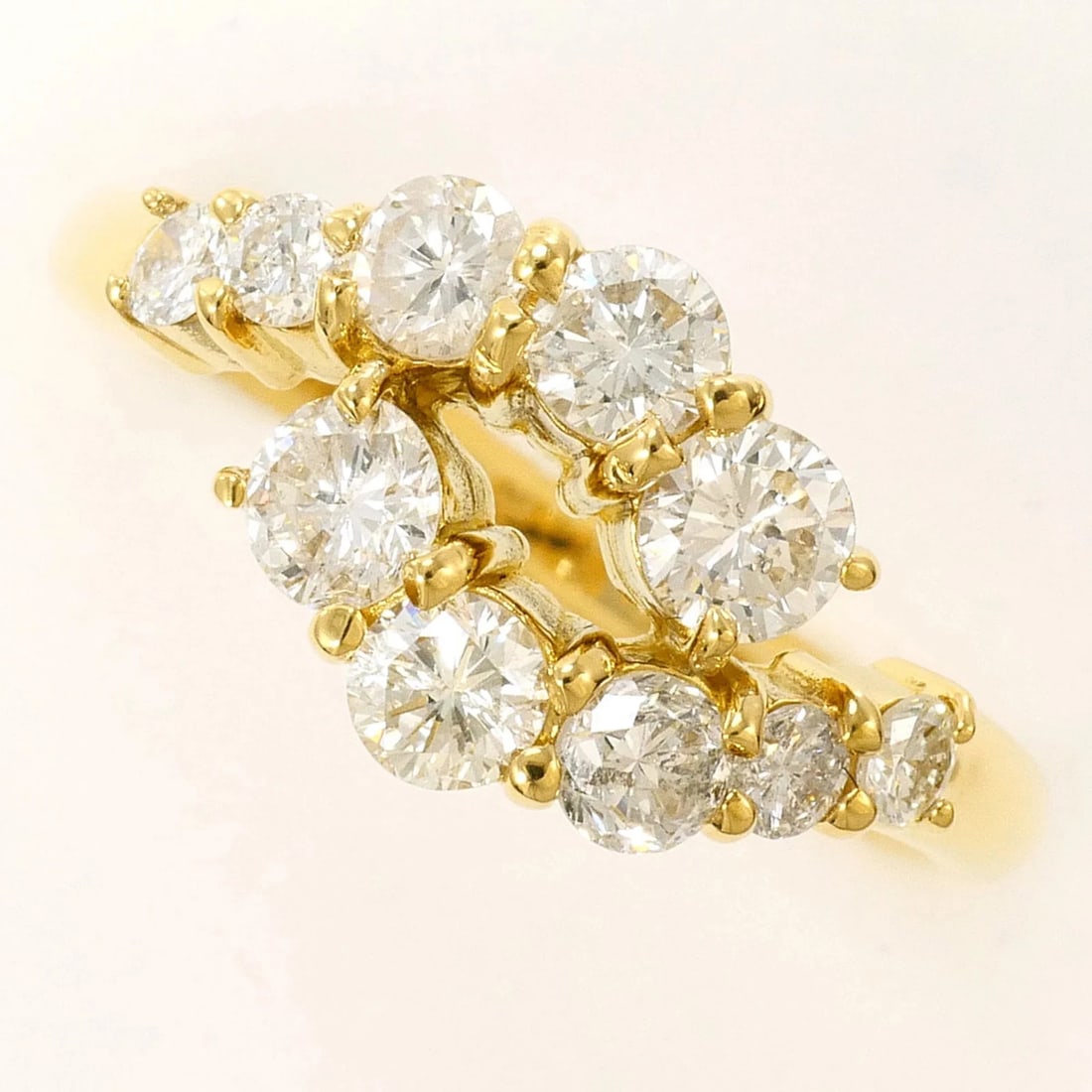18K (18-KARAT) YELLOW GOLD RING WITH DIAMOND: 18K (18-karat) Yellow Gold Ring with Diamond Brand: Unbranded Type/Style: Band ring Material: Yellow gold (18K), Main Stone Natural Color: Yellow gold Size: Us 4.5 Accessories: None Access