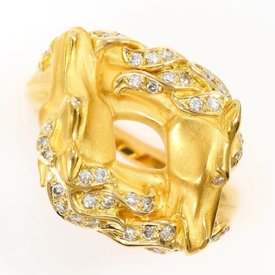 18K (18-KARAT) YELLOW GOLD RING WITH DIAMOND: 18K (18-karat) yellow gold ring with diamond Brand: Unbranded Type/Style: Band ring Material: Yellow gold (18K), Main Stone Natural Color: Yellow gold Size: US 6 Accessories: None Accessor