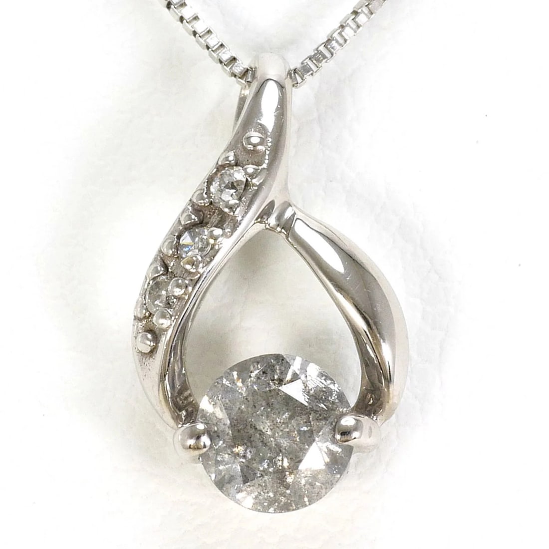 K10 10K WG WHITE GOLD NECKLACE WITH DIAMOND: K10 10K WG White Gold Necklace with Diamond Brand: Unbranded Type/Style: Necklace Material: White gold (10K), Main Stone Natural Color: White gold Size: Length; 40cm Accessories: None Acce