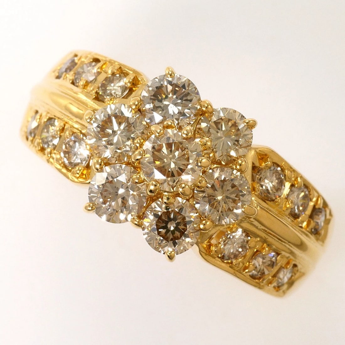18K (18-KARAT) YELLOW GOLD RING, DIAMOND: 18K (18-karat) Yellow Gold Ring, Diamond Brand: Unbranded Type/Style: Band ring Material: Yellow gold (18K), Main Stone Natural Color: Yellow gold Size: US 6 Accessories: None Accessories