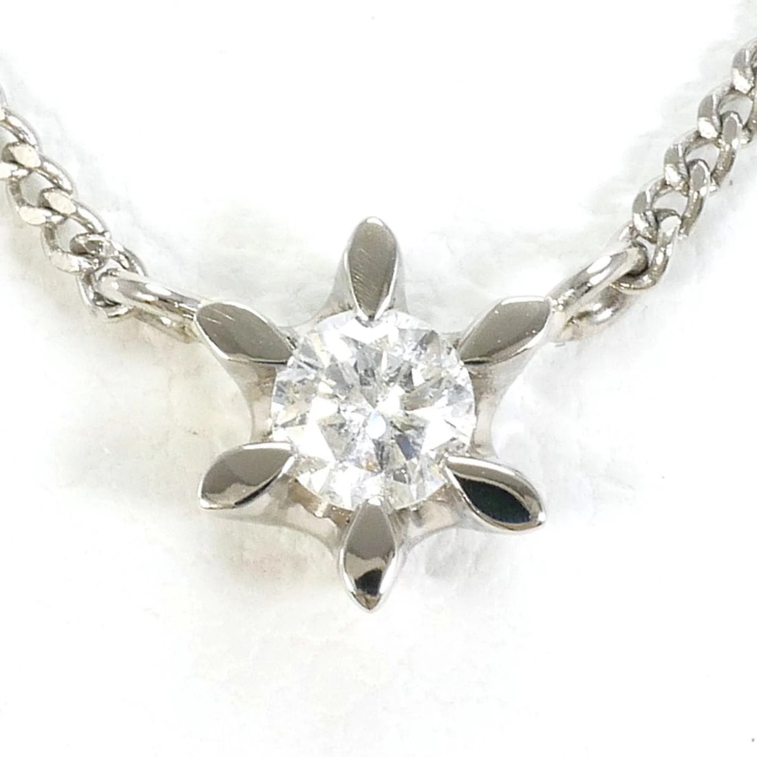 PM850 PLATINUM NECKLACE WITH DIAMOND: Pm850 Platinum Necklace with Diamond Brand: Unbranded Type/Style: Necklace Material: Platinum 850, Main Stone Natural Color: Platinum Size: Length: 41cm Accessories: None Accessories Notic