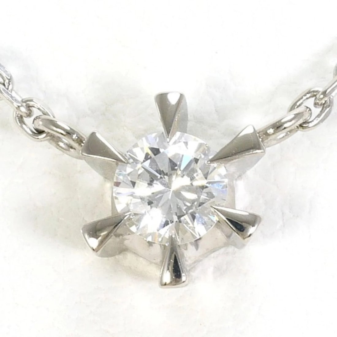 PT PT850 NECKLACE WITH DIAMOND: PT PT850 Necklace with diamond Brand: Unbranded Type/Style: Necklace Material: Platinum, Platinum 850, Main Stone Natural Color: Platinum Size: Length: 41cm Accessories: None Accessories N