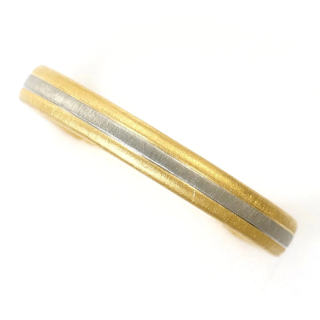 18K (18-KARAT) YELLOW GOLD RING: 18K (18-karat) Yellow Gold Ring Brand: Unbranded Type/Style: Band ring Material: White gold (18K), Yellow gold (18K), Color: White gold, Yellow gold Size: US 7.5 Accessories: None Accessor