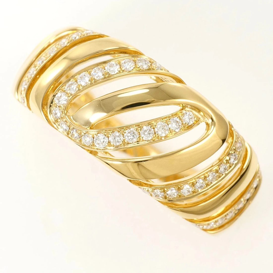 18K (18-KARAT) YELLOW GOLD RING WITH DIAMOND: 18K (18-karat) Yellow Gold Ring with Diamond Brand: Unbranded Type/Style: Band ring Material: Yellow gold (18K), Main Stone Natural Color: Yellow gold Size: US 7 Accessories: None Accessor