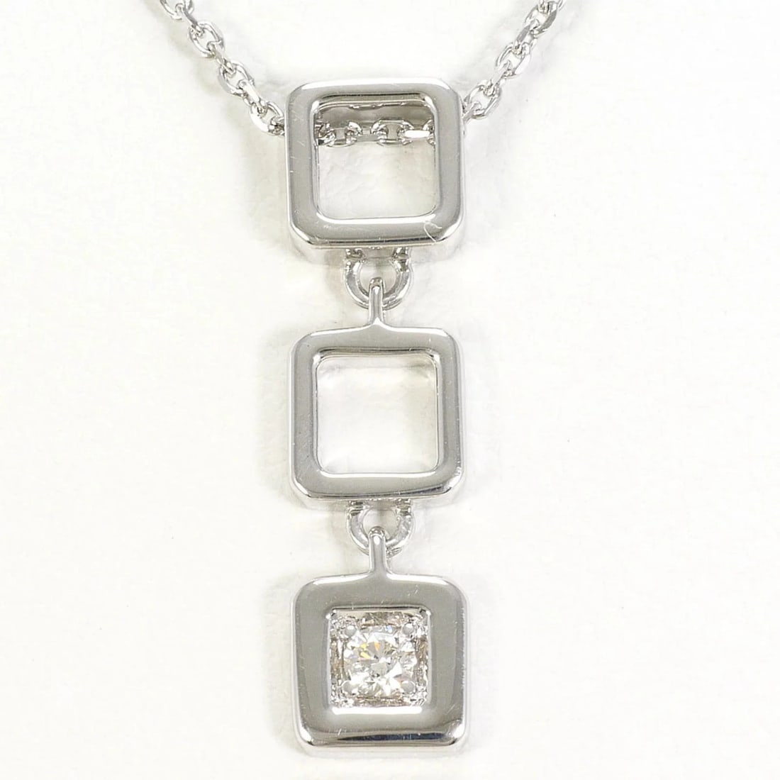 K10 10K WG WHITE GOLD NECKLACE WITH DIAMOND: K10 10K WG White Gold Necklace with Diamond Brand: Unbranded Type/Style: Necklace Material: White gold (10K), Main Stone Natural Color: White gold Size: Length: 40cm Accessories: None Acce
