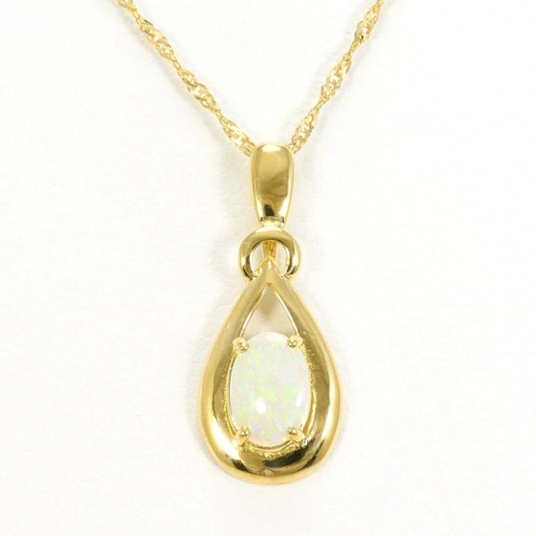 18K (18-KARAT) YELLOW GOLD NECKLACE WITH OPAL: 18K (18-karat) Yellow Gold Necklace with Opal Brand: Unbranded Type/Style: Necklace Material: Yellow gold (18K), Main Stone Opal Color: Yellow gold Size: Length: 40cm Accessories: None Acc
