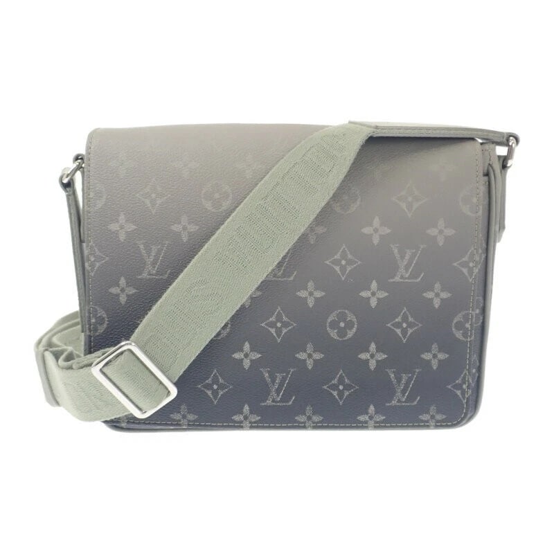 LOUIS VUITTON DISTRICT PM NV3 MONOGRAM GRADIENT SHOULDER BAG: Louis Vuitton District PM NV3 Monogram Gradient Shoulder Bag Brand: Louis Vuitton Type/Style: Bag Material: Monogram Gradient Canvas Color: Khaki Size: Width approx. 26cm x Height approx. 21cm x Depth