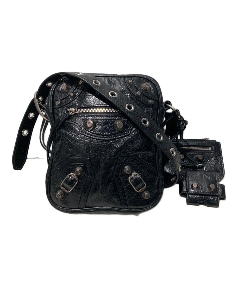 BALENCIAGA CROSSBODY BAG BLACK: Balenciaga Crossbody Bag Black Brand: Balenciaga Type/Style: Crossbody Material: Leather Color: Black Size: Height: 7.9 in (20 cm) Width: 6.7 in (17 cm) Depth: 1.4 in (3.5 cm) Accessories: None