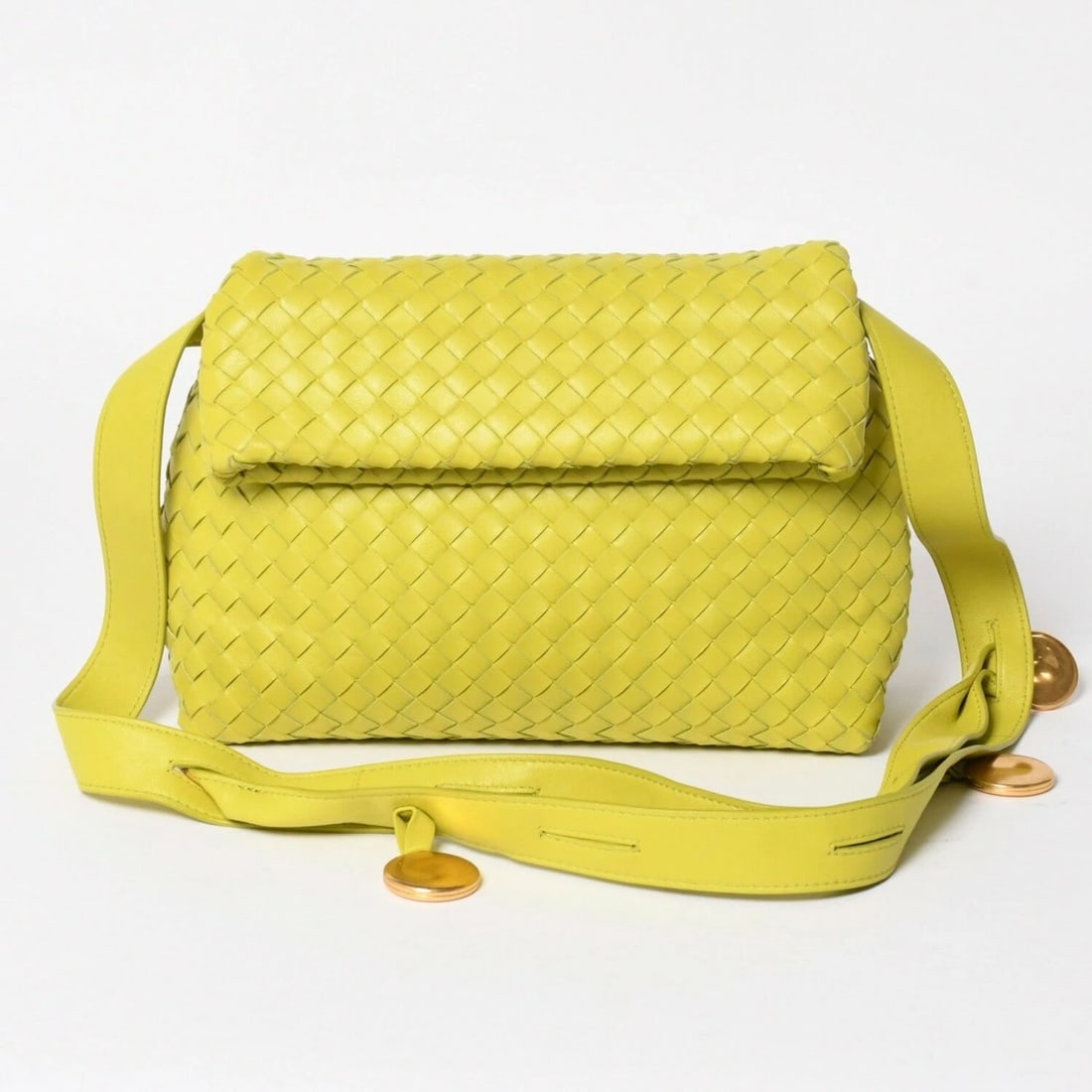 BOTTEGA VENETA THE FOLD INTRECCIATO GREEN LEATHER SHOULDER BAG: BOTTEGA VENETA The Fold Intrecciato Green Leather Shoulder Bag Brand: Bottega Veneta Type/Style: Shoulder Bag Material: Leather Color: Lime Green Size: Approximately W 26cm x H 27cm x D 9cm