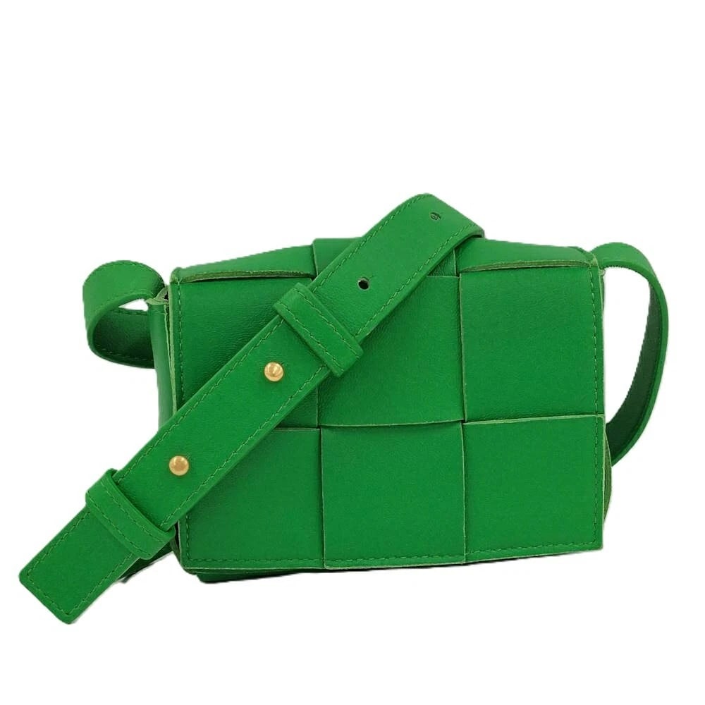 BOTTEGA VENETA SHOULDER BAG CANDY: BOTTEGA VENETA Shoulder Bag Candy Brand: BOTTEGA VENETA Type/Style: Shoulder Bag Material: Leather Color: Green Size: Width: 4.72 inches (12 cm) Height: 3.94 inches (10 cm) Depth / Gusset: 1.57 inches
