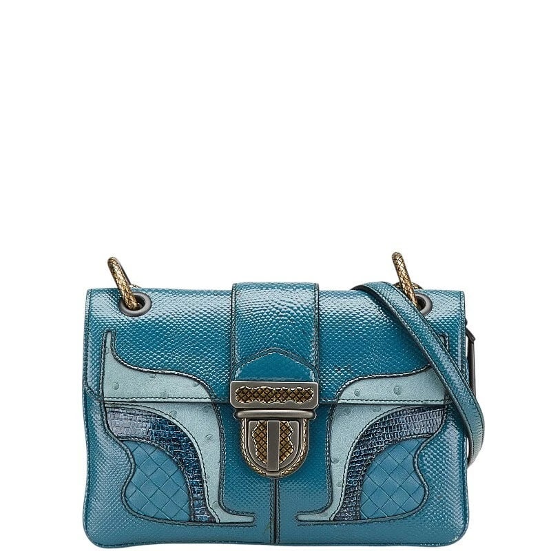 BOTTEGA VENETA LEATHER LIZARD OSTRICH HANDBAG: Bottega Veneta Leather Lizard Ostrich Handbag Brand: Bottega Veneta Type/Style: Top Handle Bag Material: Leather / Lizard / Ostrich Color: Light Blue Size: Width: approx. 9.1 inches (23 cm) Height: ap