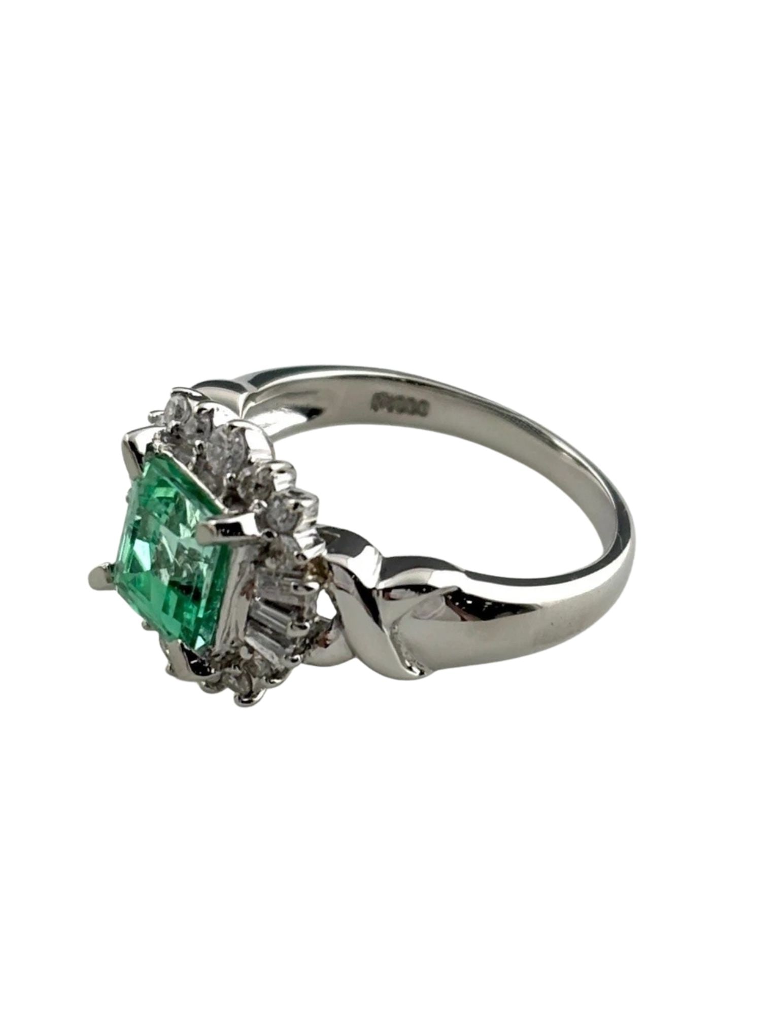EMERALD DESIGN RING PLATINUM MELEE DIAMOND RING PT900: Emerald Design Ring Platinum Melee Diamond Ring Pt900 Brand: Unbranded Type/Style: Ring Material: Pt900, Main Stone Emerald /Secondary Stone:Natural Color: None Size: US4.5 to 5 Accessories: None