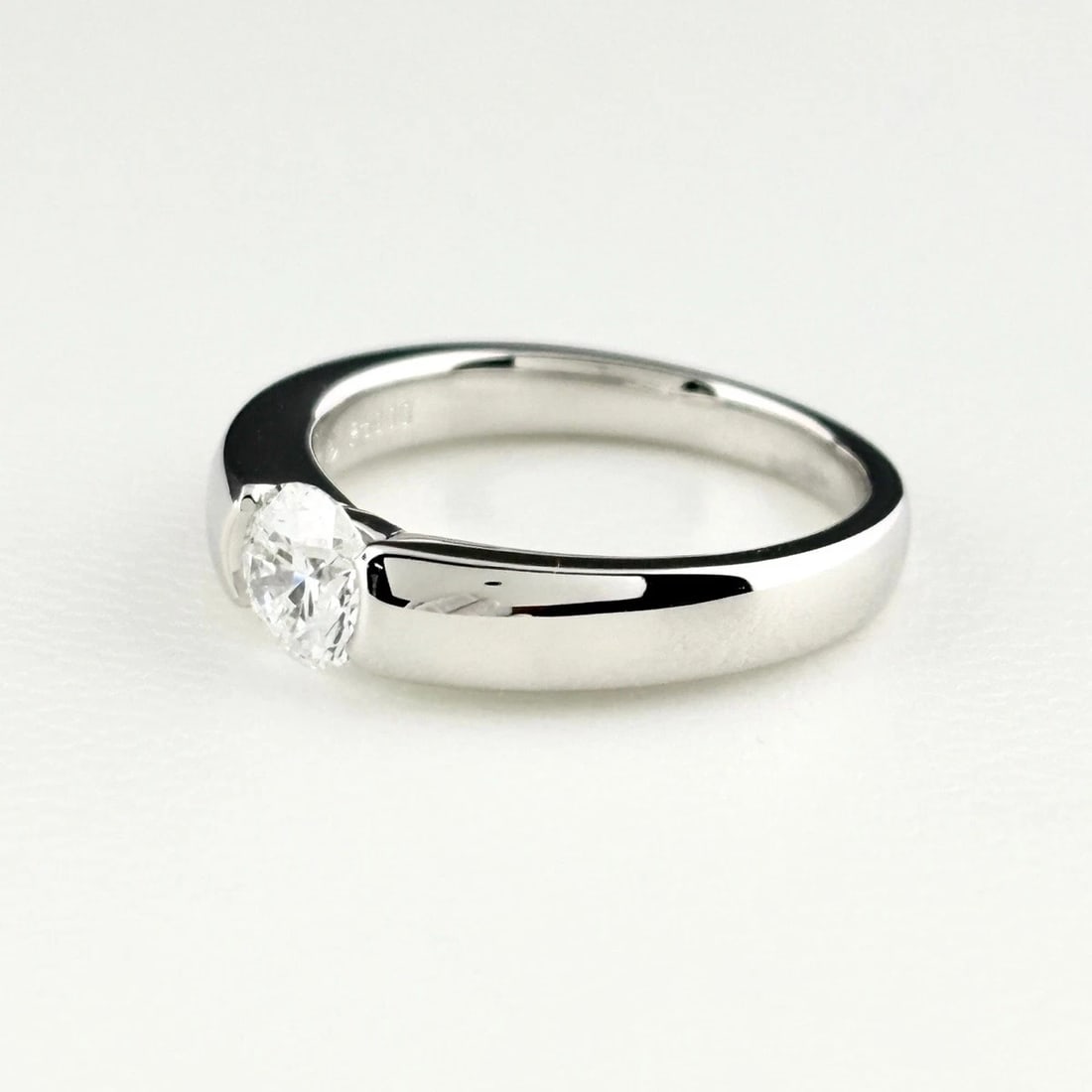 TASAKI DIAMOND RING PLATINUM RING PT900: Tasaki Diamond Ring Platinum Ring Pt900 Brand: TASAKI Type/Style: Ring Material: Pt900, Main Stone Natural Color: None Size: US5 Accessories: None Accessories Notice: When purchasing pre-o