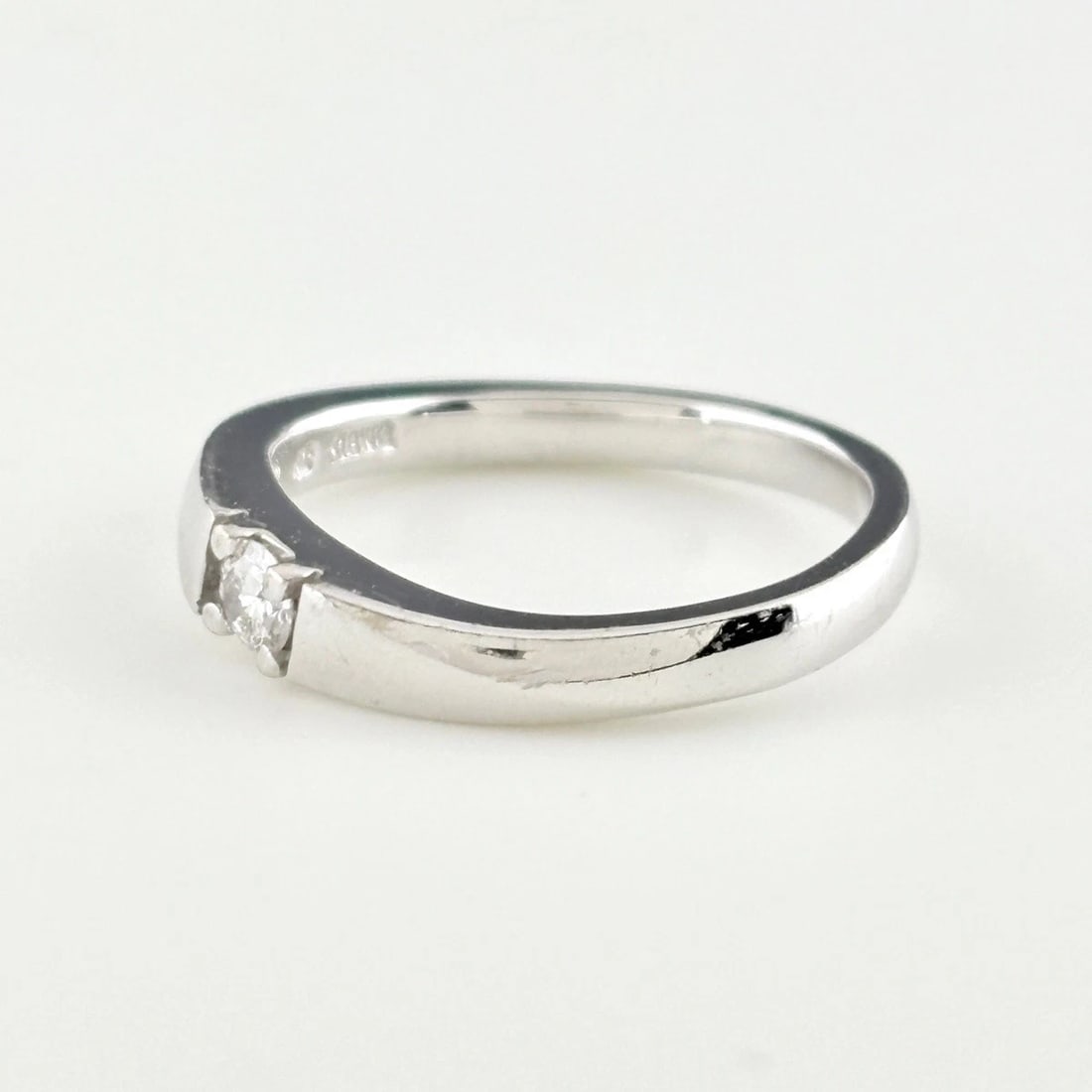 MELEE DIAMOND RING WG RING: Melee Diamond Ring Wg Ring Brand: 4? Type/Style: Ring Material: 18K WG, Main Stone Natural Color: WG Size: US4.5 to 5 Accessories: None Accessories Notice: When purchasing pre-owned goods,