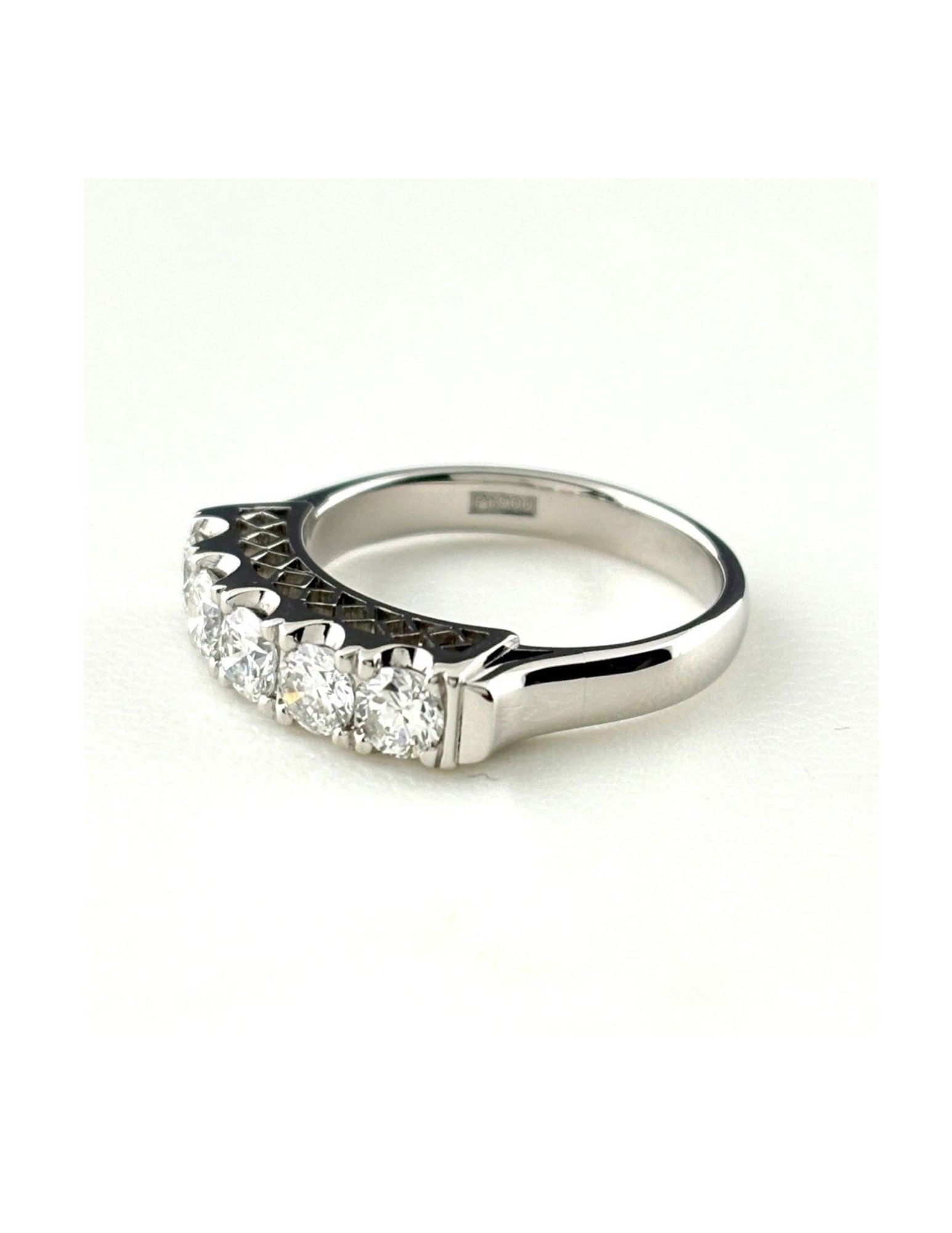 MELEE DIAMOND PLATINUM RING PT900 DIAMOND: Melee Diamond Platinum Ring Pt900 Diamond Brand: Unbranded Type/Style: Ring Material: Pt900, Main Stone Natural Color: None Size: US6 to 6.5 Accessories: None Accessories Notice: When purchasing