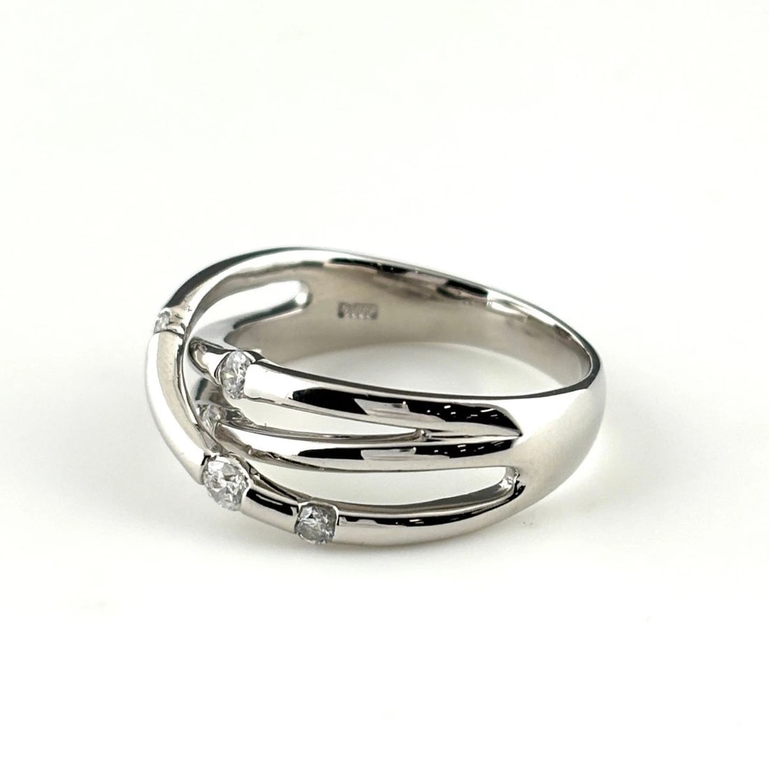 MELEE DIAMOND DESIGN RING PLATINUM RING PT900 DIAMOND: Melee Diamond Design Ring Platinum Ring Pt900 Diamond Brand: Unbranded Type/Style: Ring Material: Pt900, Main Stone Natural Color: None Size: US8.5 to 9 Accessories: None Accessories Notice: When