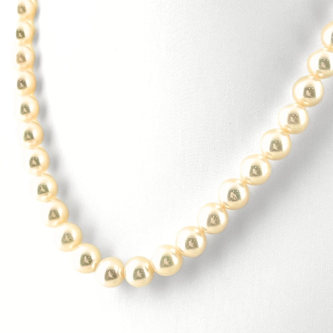 PEARL DESIGN NECKLACE WG EMERALD NECKLACE (1 of 3)