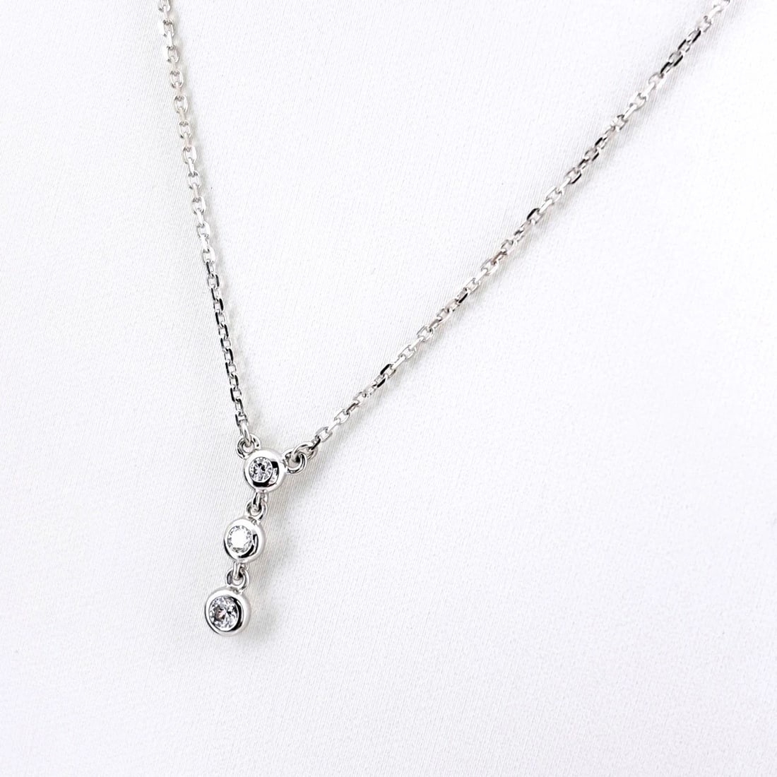 MIKIMOTO MELEE DIAMOND PENDANT NECKLACE 18K: Mikimoto Melee Diamond Pendant Necklace 18K Brand: MIKIMOTO Type/Style: Necklace Material: 18K, Main Stone Natural Color: None Size: 7.4x1.9mm(0.3") Accessories: None Accessories Notice: When