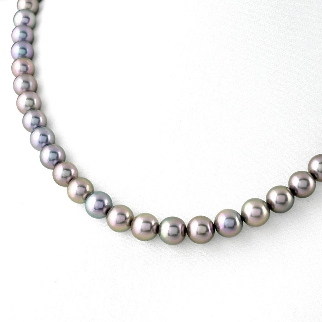 TASAKI PEARL NECKLACE SILVER PEARL NECKLACE SV: Tasaki Pearl Necklace Silver Pearl Necklace Sv Brand: TASAKI Type/Style: Necklace Material: SV, Main Stone Pearl /Secondary Stone:Natural Color: None Size: 43cm(16.9") Accessories: None Accessories