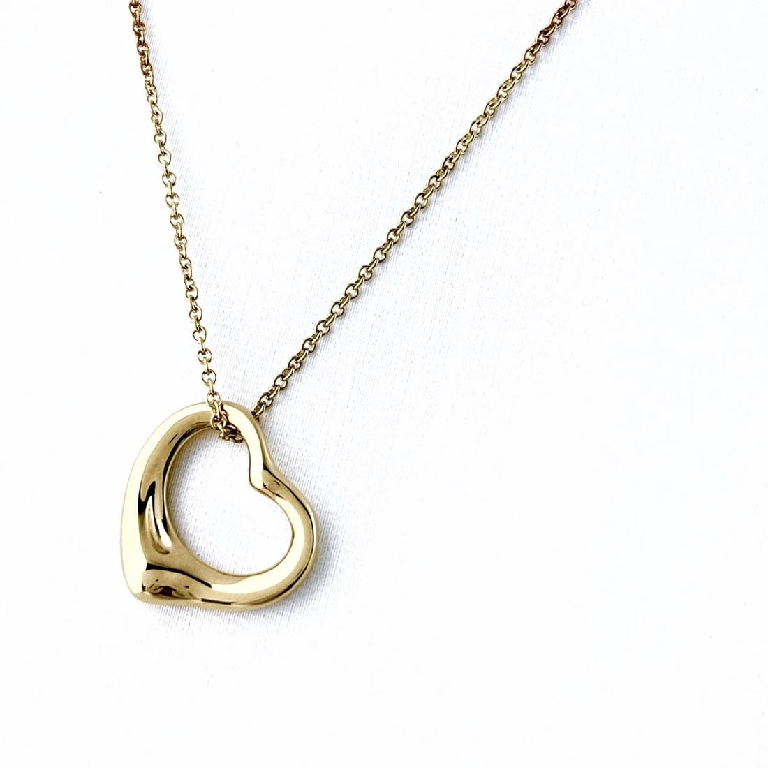 TIFFANY&CO. OPEN HEART NECKLACE YG 750: Tiffany&Co. Open Heart Necklace Yg 750 Brand: TIFFANY&Co. Type/Style: Necklace Material: 750YG, Main Stone None Color: YG Size: 13.7x15.6mm(0.5") Accessories: None Accessories Notice: When purchasing