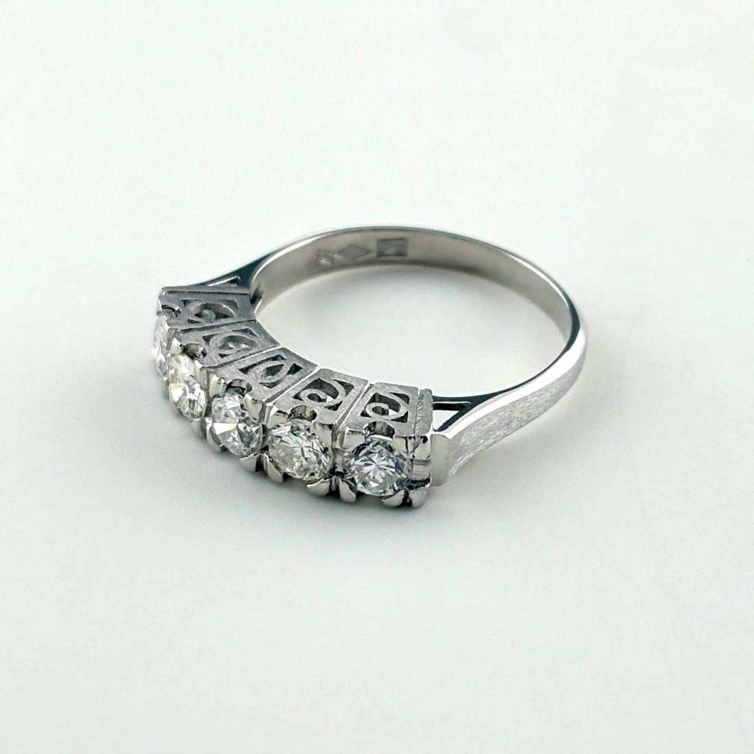 MELEE DIAMOND DESIGN RING PLATINUM RING PT900 DIAMOND: Melee Diamond Design Ring Platinum Ring Pt900 Diamond Brand: Unbranded Type/Style: Ring Material: Pt900, Main Stone Natural Color: None Size: US5.5 Accessories: None Accessories Notice: When
